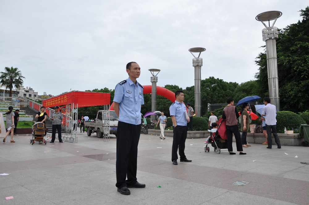 乐清市公安局治安大队领导亲临非遗活动指导保安维护秩序